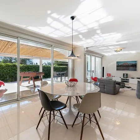 Brand New 3 Bedrooms Heart Of Апартаменты Канны