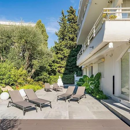 Brand New 3 Bedrooms Heart Of Apartment *
