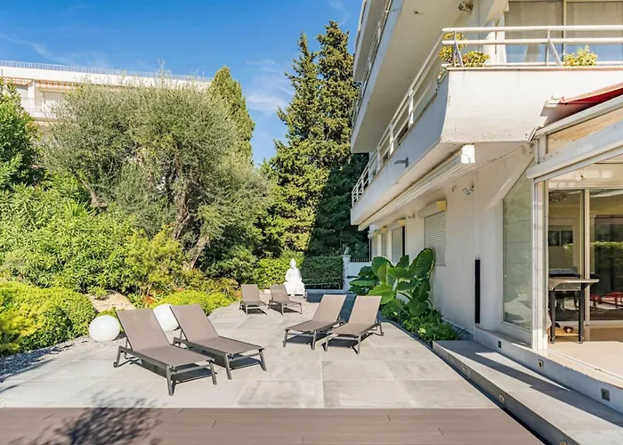 Brand New 3 Bedrooms Heart Of Apartment *